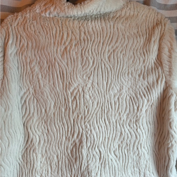 Patagonia faux fur pilage jacket size xl. - Picture 3 of 4